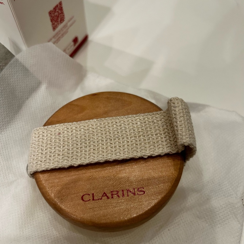 Brand New Clarins Exfoliating Body Scrub and Brush (sealed) - Picture 6 of 6